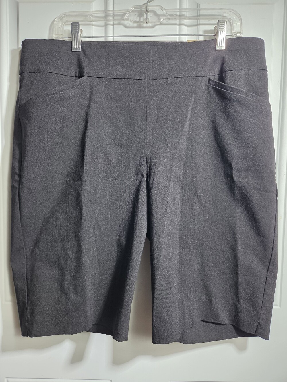 NWT Chico’s Perfect Stretch Slim Short 10 Inch Black Size 2.5 Short 🖤✨